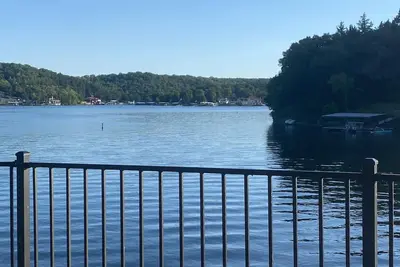 Image de Amazing views from the patio and upper deck! Just steps down to a private dock!