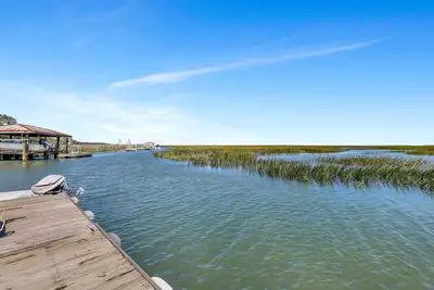 Image de Soaring Views of River + Marsh w/ Shared Dock by Lucky Savannah