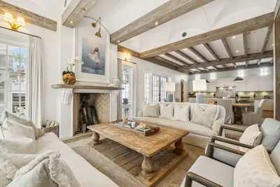 Image de Water Cottage & Carriage House— Elegant coastal villa w/ pool & space for 16