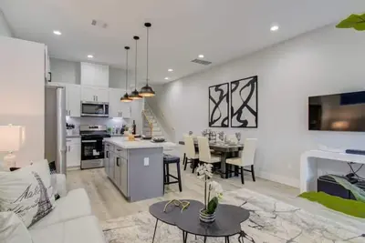 Image de Heart of Houston - Modern 3bd Open-Concept