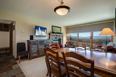 Image de Bt403 | Newly Listed | Ski In | Winter Shuttle | Amazing View | Hot Tub