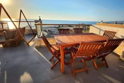 Image de Luxury Duplex 430m2 180° Sea\/Bay View, Family-friendly, 1 minute far from beach\n