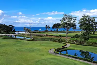 Image de Spacious condo with panoramic ocean and golf views