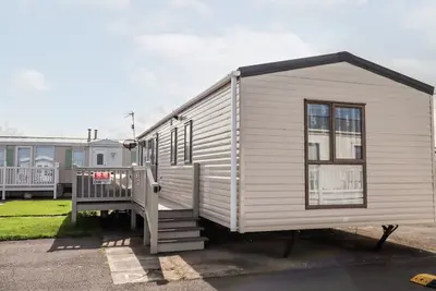 Image de Beachcomber D35, pet friendly, with pool in Towyn