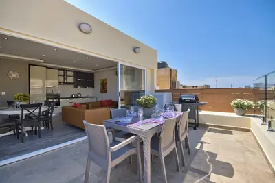 Marvelous Flat with Harbour Overlooking Terrace