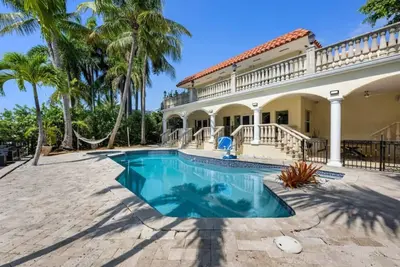 Image de New 8br Waterfront Miami Mansion Mins to South Beach with Private Pool & More!