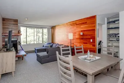 Image de The Great Escape – 2 Bdrm w/Private Sauna in Village