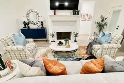 Image de Fully stocked, close to medical, cozy, high end, pets welcome, family friendly