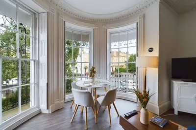 Belle Vue | Regency w King Size Bed | Free Parking | WiFi