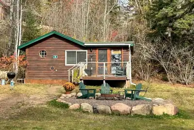 Image de Eve's Place Lakeside Cabin 4: Pet Friendly!