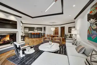Image de Luxury 3 Bedroom Condo at The Arrabelle by RedAwning - Save 20% on 7+ Nights!