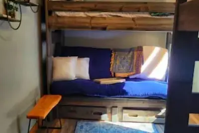 Image de The Ole Miner's Cabin in the Mountains\n