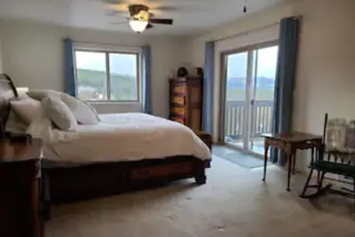 Image de BearFoot Cabin - A Cozy Mountain Getaway\n