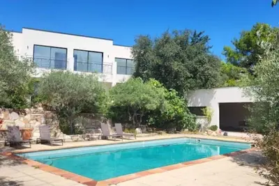 Image de Villa contemporaine entre oliviers et garrigues