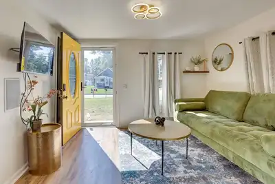 Image de Modern Northfield Cottage w/ Yard!