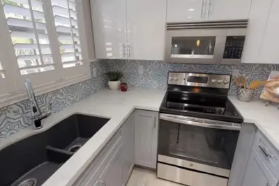 Image de 2 Bedroom fully furnished condo