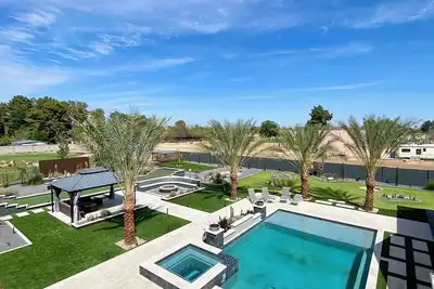 Image de Entertainers Paradise! - Events and Stays! - Resort Vibes - Pool n Spa - Games!