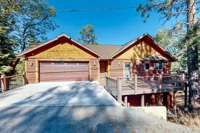 Image de Dog-friendly mountain home with a game room, fireplaces, & washer/dryer