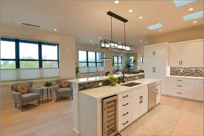 Image de 2 bedrooms, office with sofa bed, sofa bed in living room, 3 bathrooms