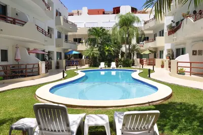 Image de Remodeled penthouse in Margaritas Condo, close to beach and shopping