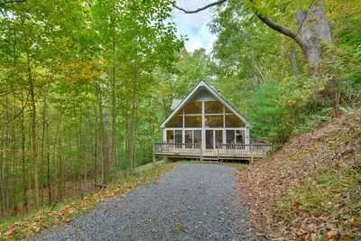 Image de Serene Fancy Gap Cabin Retreat in Private Setting!