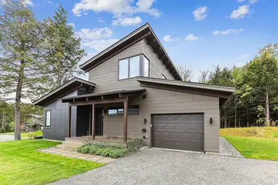 Image de Streamside Lodge: 4 br, fireplace, sauna, game room, summer pool!