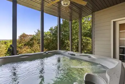 Image de Newly Renovated, Free Sdc tickets, Gated Community, Hot Tub, Air Hockey, Foosball, Board Games!