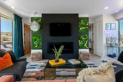 Image de So Gorgeous! Luxurious Home w\/Hot Tub & Views! ! !
