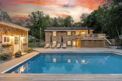 Image de Coastal 3 bedroom, 2 bath with pool!