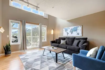 Image de Cozy Condo | Epic Mountain Views | Parking Garage | Central | Air Conditioning