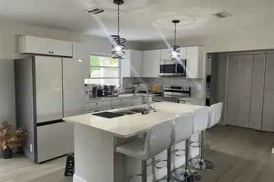 Image de great location and clean house. lovely 3 bed 2 bath. make this house your new home