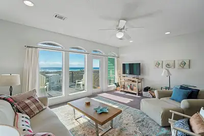 Image de Gulf-front views of the crystal-clear waters and white sandy beaches!