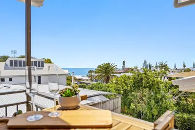Image de Quaint 2-Bed Beach Abode with Ocean Views
