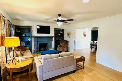Image de Spacious 2 Master Suites On Live Oak Street