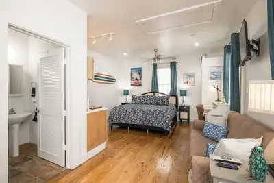Image de Speakeasy Inn - 1c (1 Queen Bed & Sleeper Sofa)