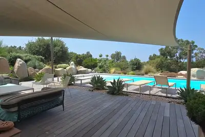 Image de Villa 4 chambres, piscine à 2 Km des plages du Cabanon Bleu.