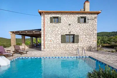 Image de Villa 'Agricultural Andreas Dimitris' avec vue sur la mer, piscine privée et terrasse privée