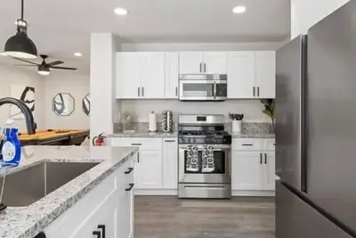 Image de ❤️Open and Modern 5 Br North Lv Home w\/ Pool Table