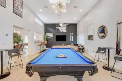 Image de Hot Tub & Game Room at 5br Luxurious Vegas Home
