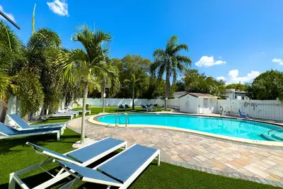 Affordable studio with 2 queen beds in a vibrant shared complex