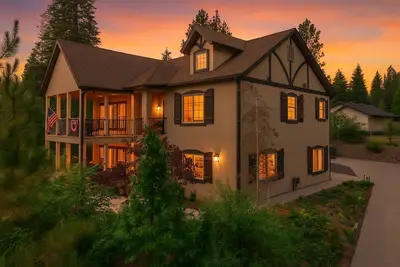 Image de The Chalet at Shaver Lake ~ We Have it All!