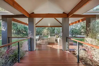 Image de Incredible Multi-Family Holiday Home Situated In Lush Natural Bushland