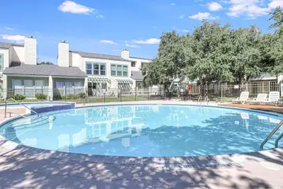 Image de Tranquil Bay! Pool, Pier, Tennis Courts, Boat Slips, Bbq and so much more!