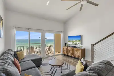 Image de Crystal Sands 314a - Gulf Front, Free Beach Service, Heated Pool, Sleeps 8
