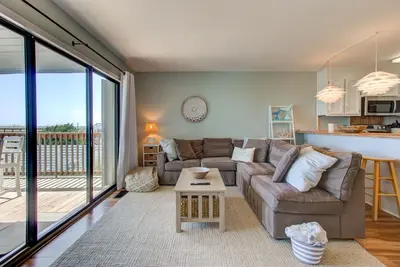 Image de 🏖️Winds V D1: Oceanfront Condo w/ Balcony and Pool 🏖️