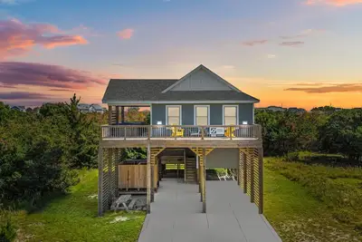 Image de Soundside Home with Hot Tub, Cmty Pool, Tennis Courts, and Nearby Beach Access