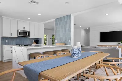 Image de Modern Coastal Pool Home in Lauderdale-By-The-Sea! Walking distance to the Beach