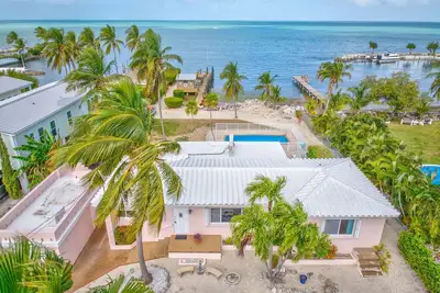 Image de Oceanfront, Private Pool, Kayaks, 110’ Dock, Pet Friendly!