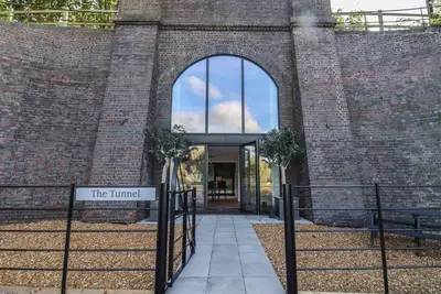 Image de The Tunnel At Bridge Lake Farm And Fishery, romantic in Chacombe
