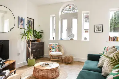 Seaward, pet friendly, character holiday cottage in Lyme Regis
